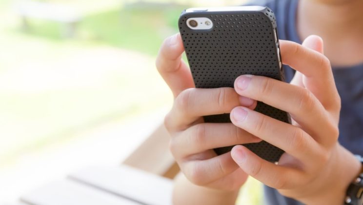 初期の携帯電話、ポケベルとの競争、デザインと機能の進化